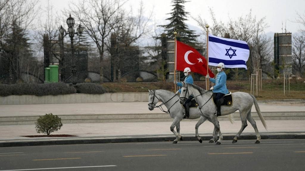 Israel Begins Gradual, Cautious Return of Diplomats to Turkey