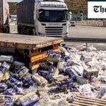 Israeli Protesters Destroy Jordanian Aid Trucks Near Tarqumiya Checkpoint