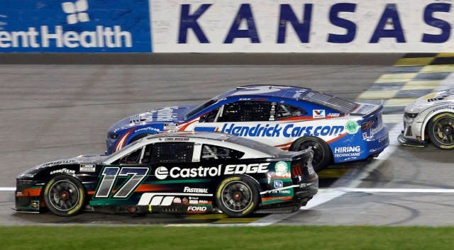 Kyle Larson Wins by 0.001 Seconds in Closest NASCAR Finish at Kansas