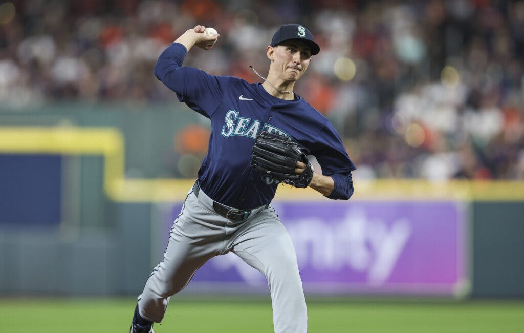 Mariners' Kirby Gets MRI After Knee Issue in Sixth Inning vs Astros